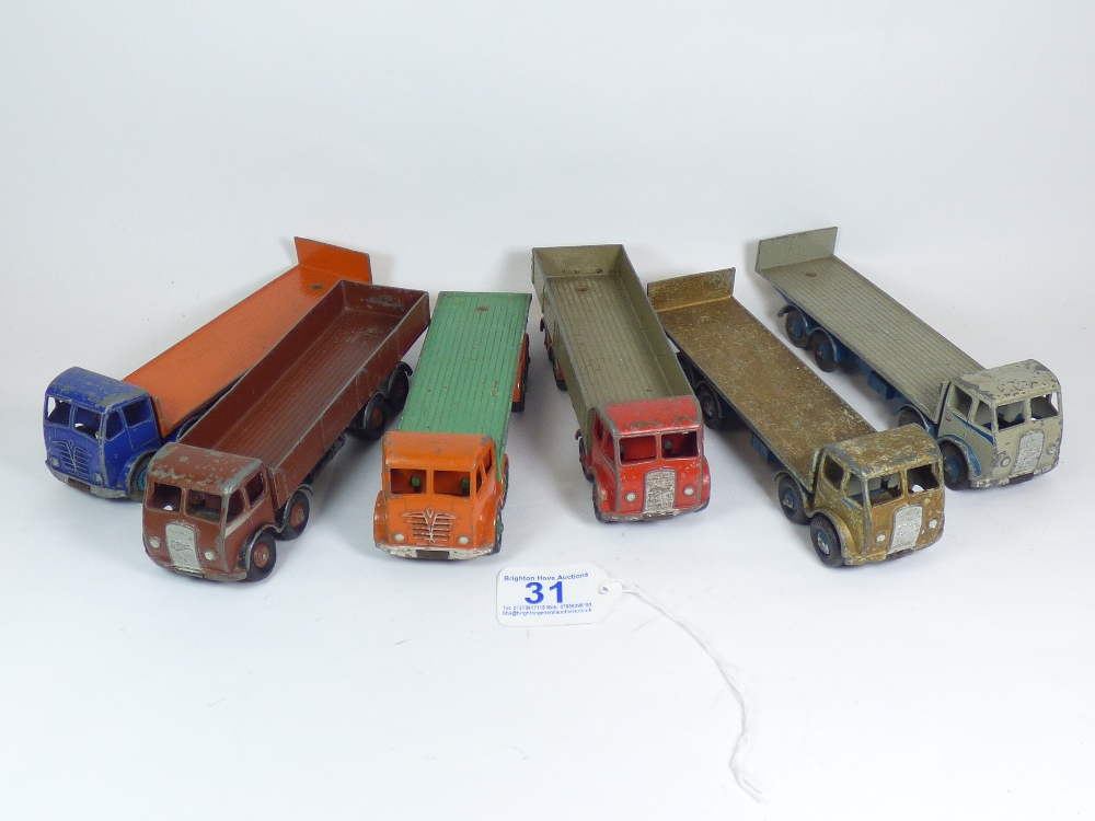 DINKY TOYS : A QUANTITY OF FODEN LORRIES, 1ST CAB AND 2ND CAB INCLUDING GREY & BLUE 1ST CAB. ALL