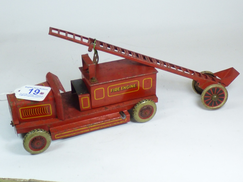 TIN PLATE FIRE ENGINE WITH DETACHABLE LADDER, CLOCKWORK MOTOR, CHAD VALLEY. A/F