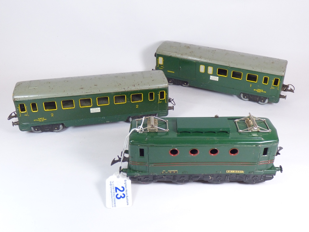 FRENCH HORNBY OBBV LE MISTRAL ELECTRIC TRAINSET CONTAINING ENGINE, 2 COACHES, TRACK WITH ORIGINAL - Image 10 of 19