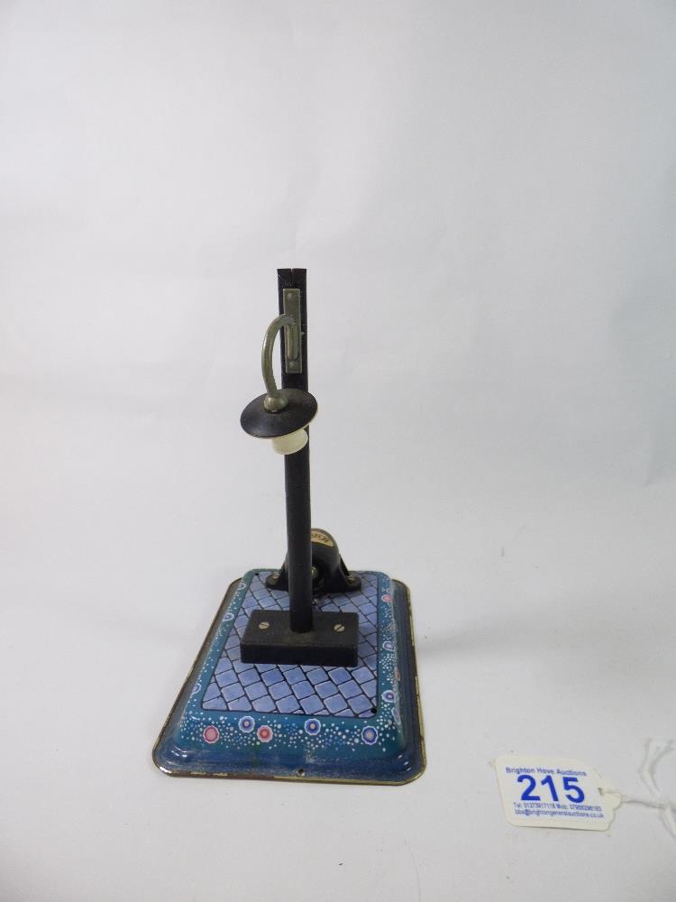 WILESCO 6620 - LANTERN WITH DYNAMO ON STAND AND A WILSCO M66 DYNAMO AND LAMP - Image 4 of 8