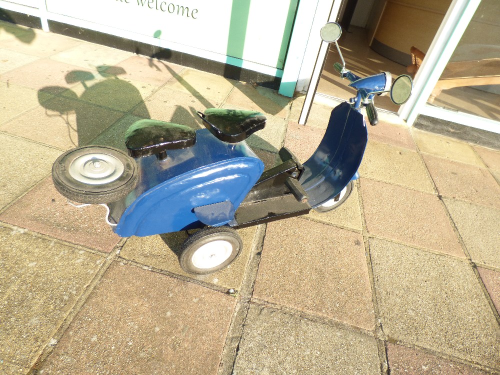 PEDAL LAMBRETTA SCOOTER BY M.G OF FRANCE (Morellet Guérineau) COLOUR BLUE - Image 4 of 5