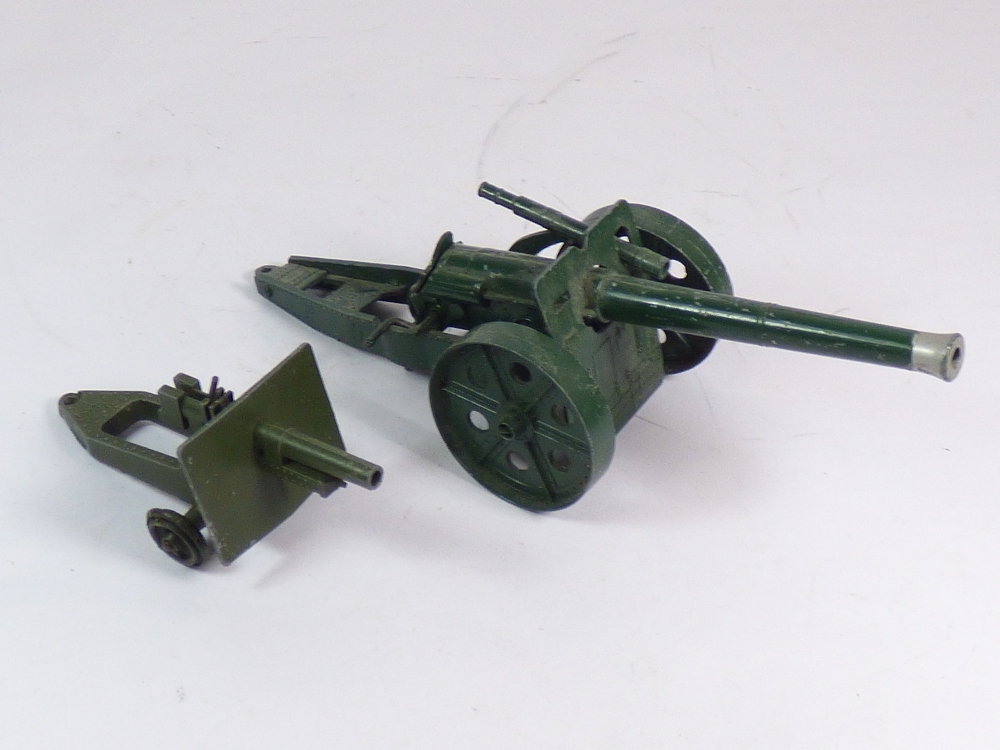 4 MILITARY DIECAST CANNON / FIELD GUNS INC MECCANO & BRITAINS - Image 6 of 15