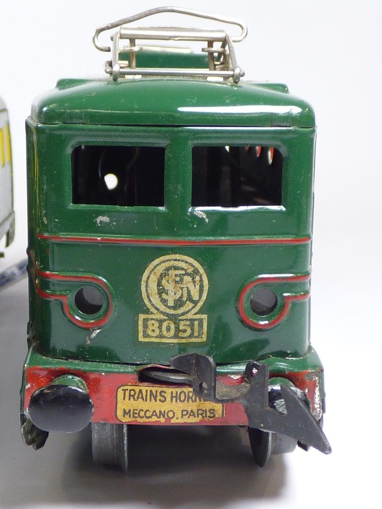 FRENCH HORNBY OBBV LE MISTRAL ELECTRIC TRAINSET CONTAINING ENGINE, 2 COACHES, TRACK WITH ORIGINAL - Image 14 of 19