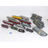 LONE STAR TREBLE 0 ELECTRIC N-GAUGE RAILWAY : 44 TRACK SECTIONS, 5 LOCOMOTIVES / ENGINES, 20 FREIGHT