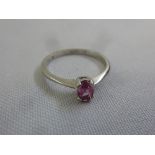 Platinum and pink sapphire solitaire ring, approx total weight 3.3g