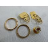 A quantity of 9ct jewellery to include two rings, a pair of cufflinks and a diamond and ruby tie