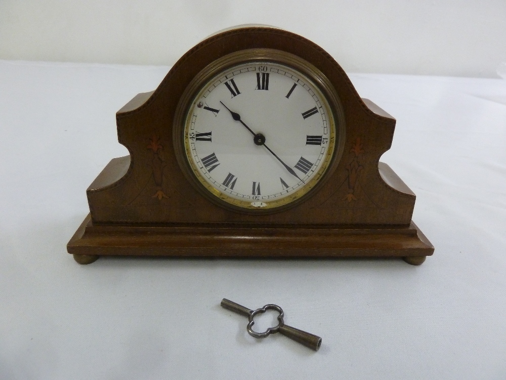 An Edwardian mantle clock of customary form, enamel dial with Roman numerals to include key