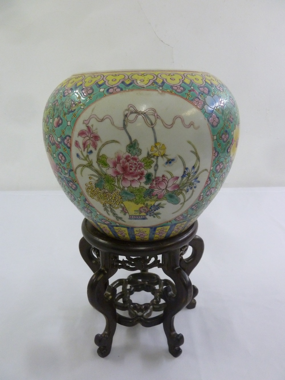 Chinese Daoguang famile rose vase, six character mark to base