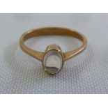 9ct yellow gold and cabochon moonstone solitaire ring, approx total weight 1.4g