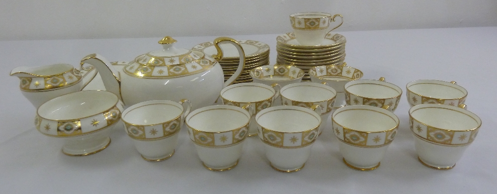 Aynsley Belmont tea service to include teapot, milk jug, sugar bowl, cups, saucers and plates for