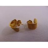 18ct yellow gold bark finish earrings, approx total weight 8.2g