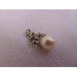 18ct white gold pearl and diamond pendant, approx total weight 4.1g