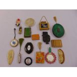 A quantity of Art Deco compacts, lipstick holders and handbag accessories (17)