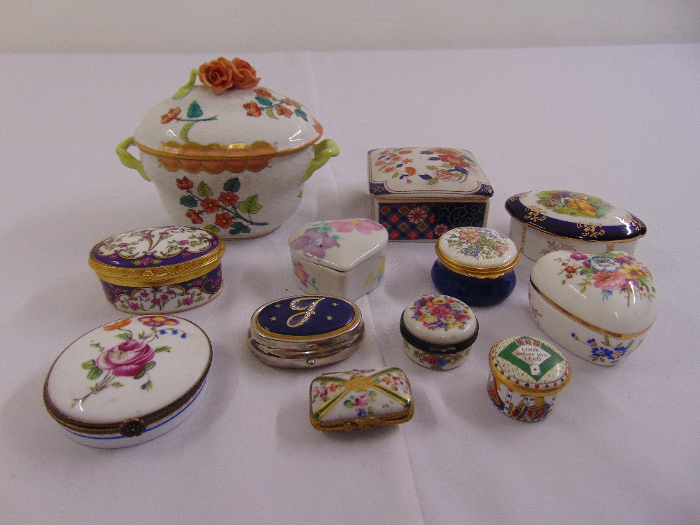 A quantity of pill and patch boxes to include a Herend two handled covered dish (12)