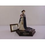 Royal Worcester figurine of Queen Elizabeth II limited edition 85/250 modelled by R. Van