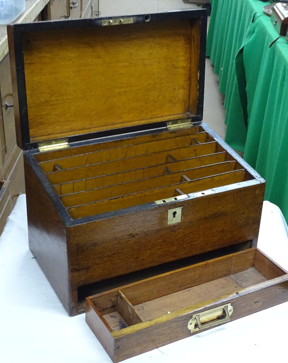 An oak desk top stationery box with drawer under. - Image 2 of 2