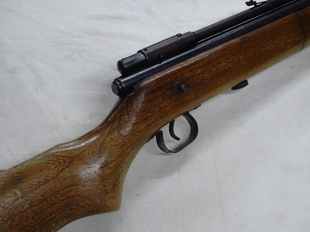 A Crossman 140 .22 American air rifle.