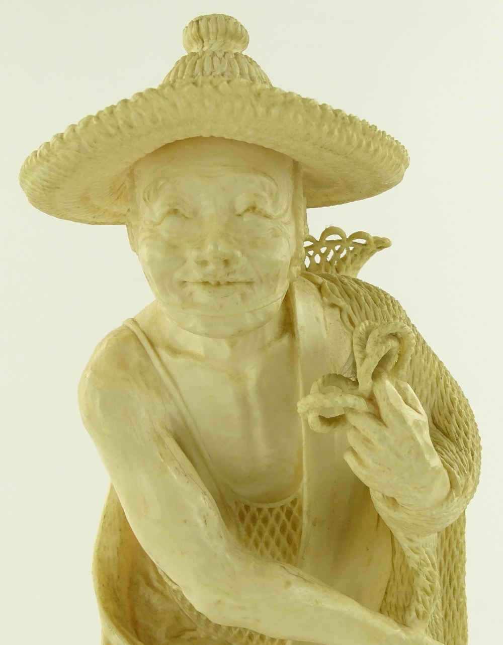 A fine quality Japanese Meiji period ivory Okimono - Image 3 of 3