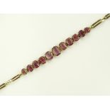 An unmarked gold and tourmaline bracelet, 4.7g.