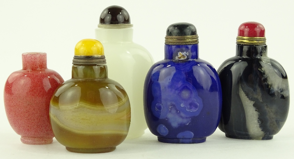 5 Chinese jade and agate snuff bottles.