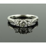 A platinum 3 stone brilliant-cut diamond ring, tot