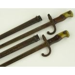 A pair of 19th century French sword bayonets, blad