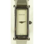 A lady's Gucci 1500L quartz bangle wristwatch, sta
