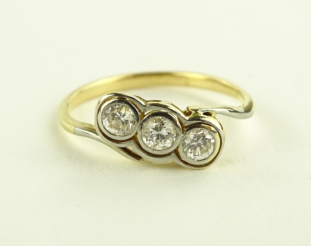 An 18ct gold platinum and diamond 3 stone crossove - Image 3 of 4