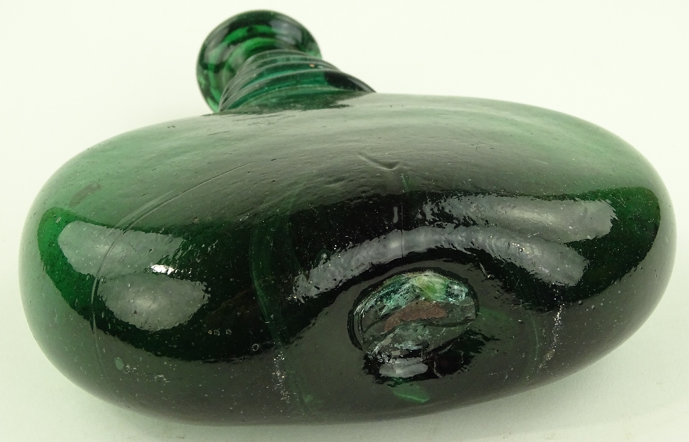 An Antique hand blown emerald green glass narrow n - Image 3 of 3