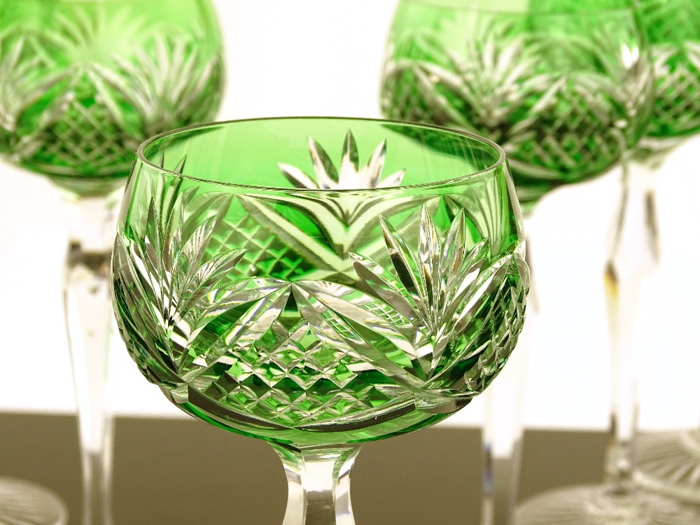 A set of 6 green overlay cut-glass hock glasses, h - Bild 2 aus 3