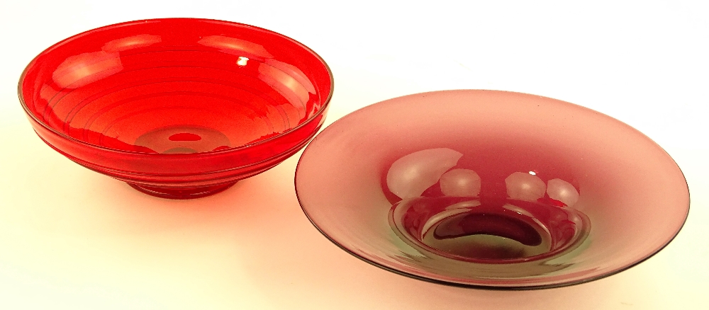 2 large Whitefriars glass bowls, comprising red tr - Bild 2 aus 3