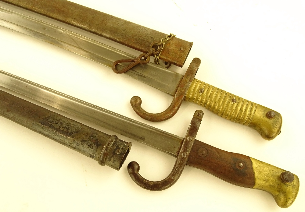 2 French 19th century bayonets with original scabb - Bild 3 aus 5