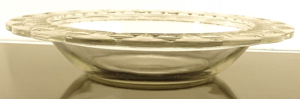 A Rene Lalique circular glass bowl, relief moulded - Bild 2 aus 4