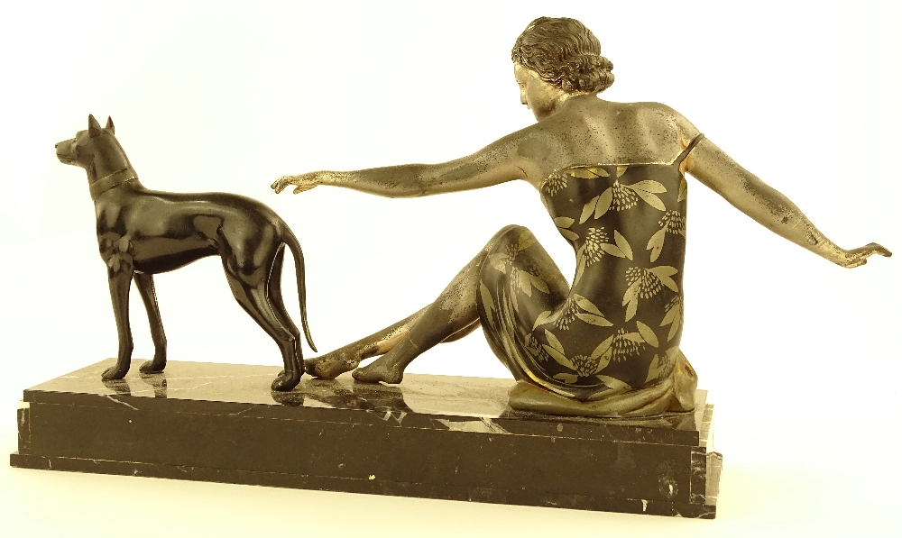 An Art Deco patinated spelter sculpture, woman and - Bild 2 aus 3