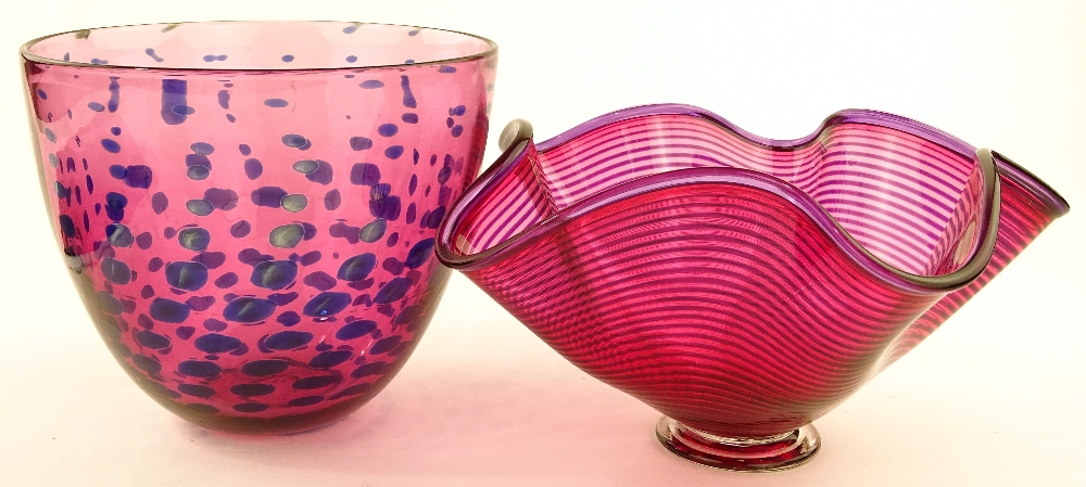 A free-form striped glass bowl by Bob Crooks, diam - Bild 2 aus 3
