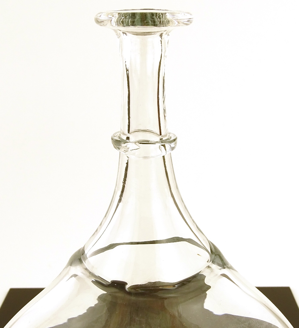 A Studio glass attenuated bottle vase by Bertil Va - Bild 2 aus 3
