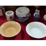 A group of Chinese porcelain items (5)