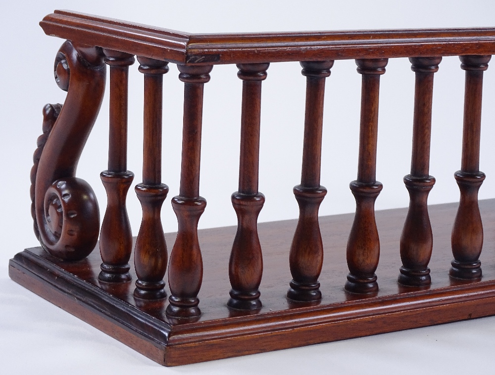 A reproduction mahogany desktop book rack, with ca - Image 3 of 3