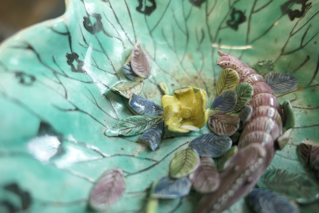 Chinese famille verte water lily dish, 18th or 19th Century, centred with a lily and a crustacean, - Image 4 of 7