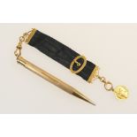 9ct gold cased propelling pencil, inscribed and dated 1954, 9.