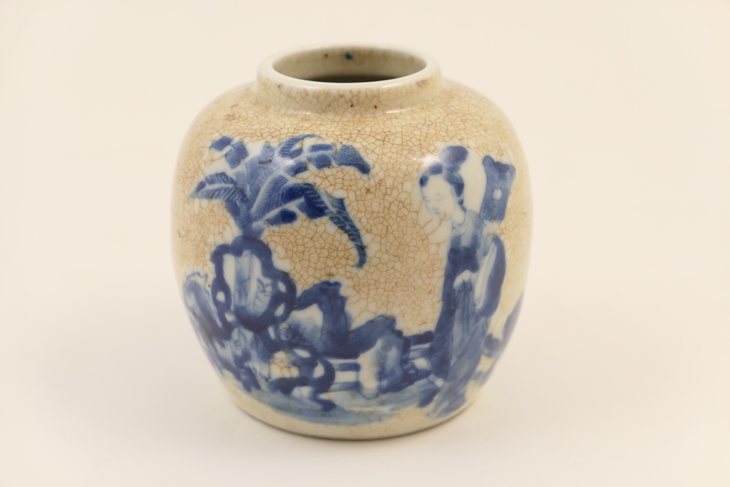 Chinese blue and white crackle glazed ginger jar, late 19th Century, decorated with a figure,