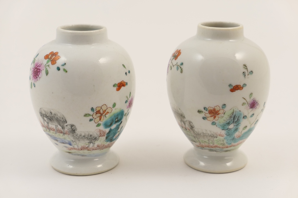 Pair of Chinese famille rose tea caddies, late Qianlong (1736-95),