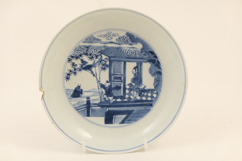 Chinese blue and white saucer dish, Qianlong (1736-95),