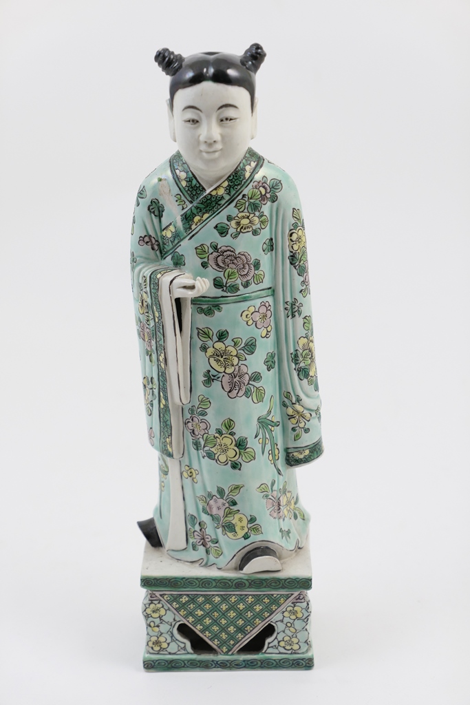 Chinese famille verte figure of an attendant, Kangxi (1662-1722),