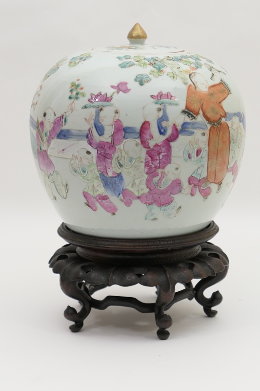 Chinese famille rose jar and cover, 19th or 20th Century, rounded form with flush cover,