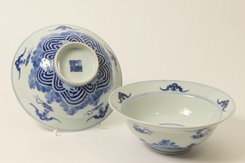 Pair of Chinese blue and white bowls, Qing Dynasty, early 19th Century,
