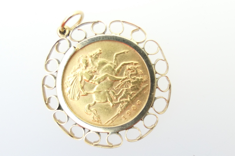 Edward VII half sovereign pendant, the coin of 1906, in a 9ct gold wirework pendant mount, - Image 2 of 2