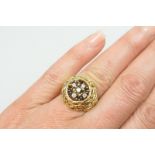 CATALOGUE AMENDMENT - Maker is David Thomas - diamond signet ring in 18ct yellow gold, London 1972,