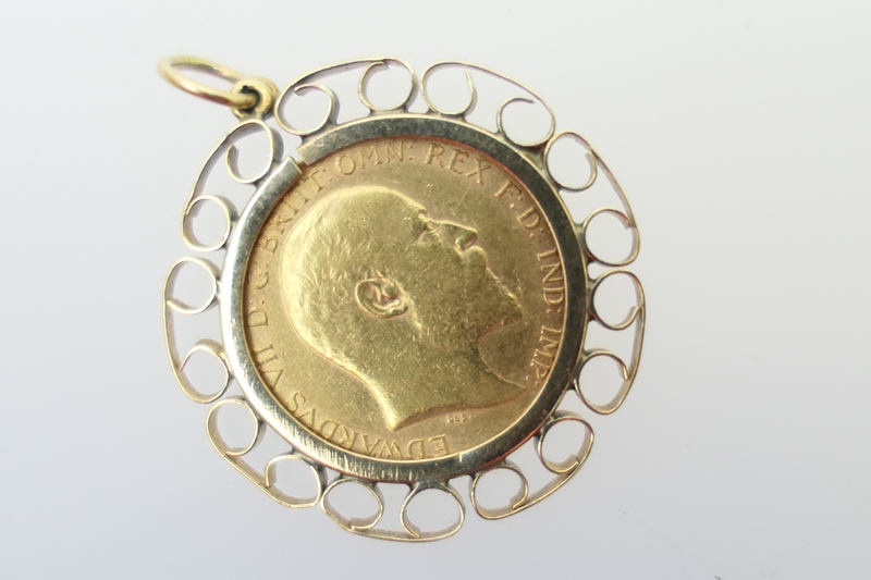 Edward VII half sovereign pendant, the coin of 1906, in a 9ct gold wirework pendant mount,