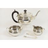 George V silver three piece tea service, Birmingham 1931, comprising teapot,